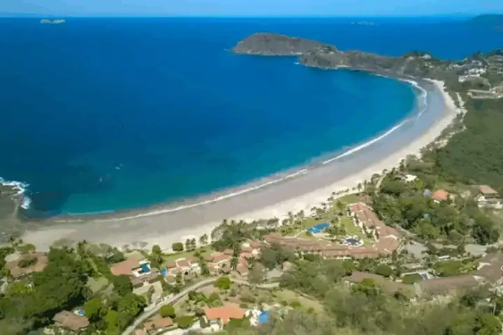 ¿Por Qué las Propiedades de Playa Son Tan Atractivas para los Europeos?